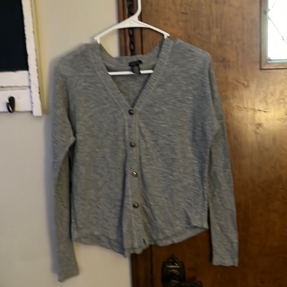grey long sleeve t shirt